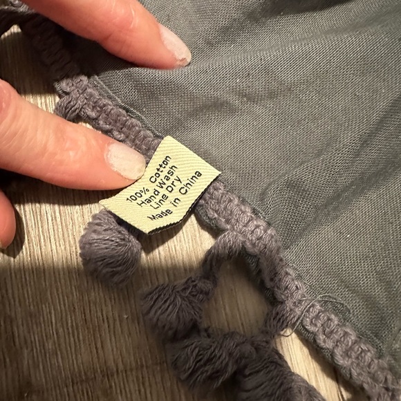 Charcoal gray cotton scarf with tassels - Picture 6 of 6